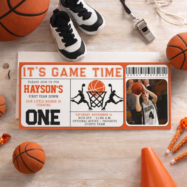 Convites Aniversário de 1º Ano de Basquete Primeiro Ano Der (Basketball First Year Down Ticket 1st Birthday Invitation)
