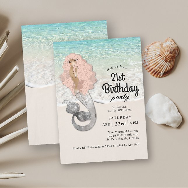 Convites Aniversário de 21 anos do Tema da Mermaid Beach (Celebrate a 21st birthday in retro beach style with this mermaid birthday party invitation.)