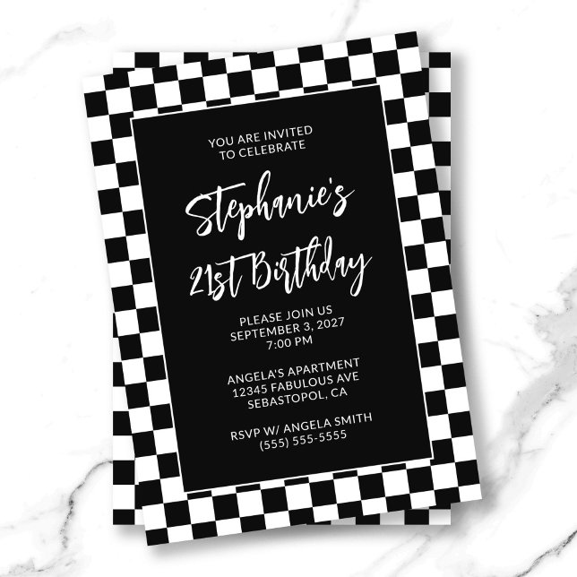 Convites Aniversário de 21 anos preto-e-branco estofado (Black and White Checkered Bold 21st Birthday Invitation)