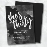 Convites Aniversário de 30 anos branco preto<br><div class="desc">Diversão Girly Watercolor Black Silver e White aniversário de 30 anos Invitation. Você pode mudar para qualquer ano de aniversário! 30, 40, 50 ou mesmo para outros eventos! Vamos comemora que ela tem trinta anos com este convite elegante, mas feminino, preto e branco ou prata e trinta festas de aniversário....</div>
