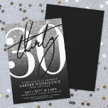 Convites Aniversário de 30 anos de brilho branco preto<br><div class="desc">Convite de festas aniversário de 30 anos preto e branco com brilho prateado. Comemore trinta em estilo com este design ousado e chic. A metade superior apresenta um grande "30" branco com um guião preto manuscrito e assombroso, "Trinta", colocado sobre ele, destacando-se contra um fundo falso de brilho prateado que...</div>