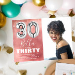 Convites Aniversário de 30 anos de Foto Rosa 3Silver Balloo<br><div class="desc">Moderno 30º convite de aniversário, projetado com uma foto da aniversariante, um fundo cor-de-água cor rosa, confete de bolha transparente e um grande balão de hélio número 30. O nome é escrito em texto branco em grande caligrafia com um simples modelo de aniversário por baixo que é fácil de personalizar....</div>