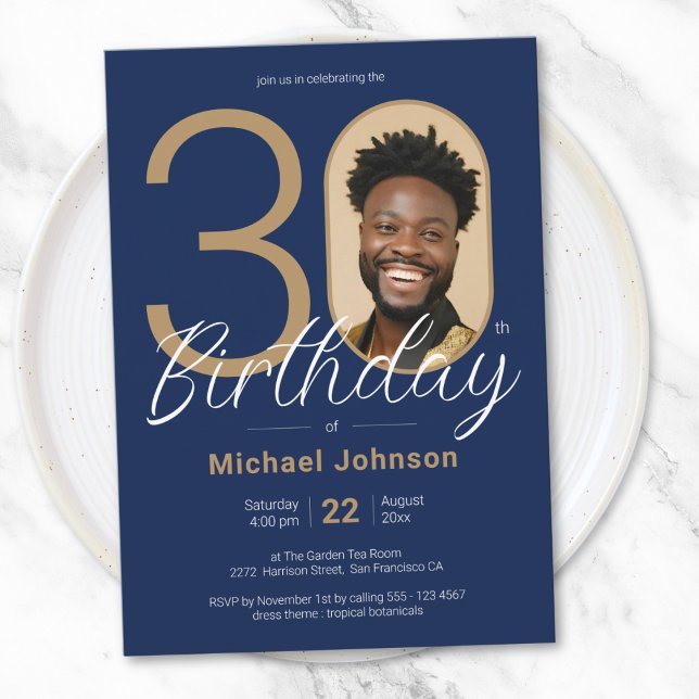 Convites Aniversário de 30 anos de Foto Simples Azul Dourad (Simple Photo Navy Blue Gold Men's 30th Birthday Invitation)