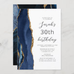 Convites aniversário de 30 anos de Script de Agate Dourado<br><div class="desc">A borda esquerda deste elegante convite de aniversário moderno apresenta uma marinho azul de aquarela agata borda aparada com brilho dourado. O texto personalizável combina o script dourado e as fontes sans serif em um fundo branco. O verso apresenta um design de agate azul e dourado correspondente.</div>