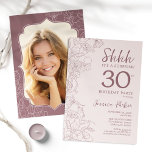 Convites Aniversário de 30 anos de Surpresa de Foto Rosa Du<br><div class="desc">Cor-de-rosa poeirento e aniversário de 30 anos surpresa mauve com sua foto na parte traseira do cartão. O Trendy Boho, porém moderno design feminino, apresenta sotaques botânicos e fontes de script de tipografia. Simples cartão de convite floral perfeito para uma festa surpresa na moda. Pode ser personalizado para qualquer idade....</div>