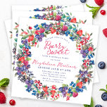 Convites Aniversário de 30 anos de Verão Rustic Boho Berry<br><div class="desc">A tempo do Verão de 2024, a nossa nova marca de Verão de Berry Bliss. A Americana vermelha, branca e azul encontra-se com a Bófia Rústica. Morangos, framboesas e mirtilos de fundo branco criam uma vibração patriótica neste quadro botânico de bagas. Berry Sweet está escrito em um roteiro vermelho divertido...</div>