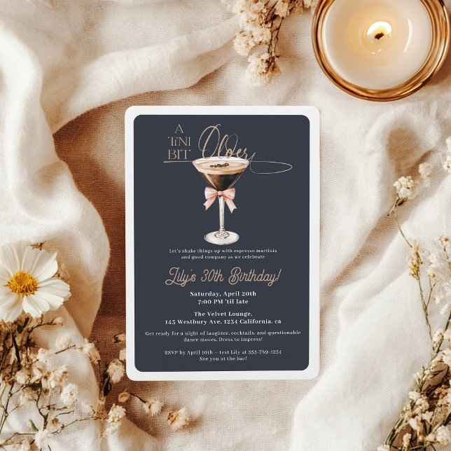 Convites Aniversário de 30 anos Espresso Martini - Bit Azul (Blue Tiny Bit Older Espresso Martini 30th Birthday Invitation)