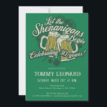 Convites aniversário de 30 anos Irish Rua.Patrick's Day Bee<br><div class="desc">Que comece o Shenanigan, comemorando 30 anos é escrito em duas canecas de cerveja, cercadas por shamrocks. Convite perfeito para comemorar o aniversário de 30 anos do seu duende ou irlandês favorito. O texto branco vintage pop contra o fundo verde. A coleção de Aniversário do Shenanigan faz o seu partido...</div>