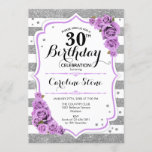 Convites aniversário de 30 anos - Rosas roxas de prata bran<br><div class="desc">aniversário de 30 anos Convite à apresentação de design roxa lavanda branca prateada elegante com brilho falso. Listras prateadas e brancas com rosas. Perfeito para uma elegante festa de aniversário de trinta.</div>