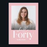 Convites Aniversário de 40 anos cor-de-rosa simples e mínim<br><div class="desc">Mínimo de tipografia moderna,  simples convite para aniversário de 40 anos branco e cor-de-rosa. Parte de uma coleção contemporânea.</div>