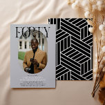 Convites Aniversário de 40 anos de Foto e Assinatura Oval M<br><div class="desc">Convite moderno para aniversário de 40 anos de na moda. Design apresenta uma fotografia oval da aniversariante/rapaz, a elegante inscrição 'QUARTO' com o nome das pessoas no texto de assinatura no topo e um simples modelo de festa de aniversário que é fácil de personalizar com os seus próprios detalhes. As...</div>