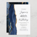 Convites aniversário de 40 anos de Script de Agate Dourado<br><div class="desc">A borda esquerda deste elegante convite de aniversário moderno apresenta uma marinho azul de aquarela agata borda aparada com brilho dourado. O texto personalizável combina o script dourado e as fontes sans serif em um fundo branco. O verso apresenta um design de agate azul e dourado correspondente.</div>