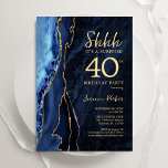 Convites aniversário de 40 anos de Surpresa de Agate Dourad<br><div class="desc">Marinho azul e ouro agata convite de festas aniversário de 40 anos surpresa. Elegante design moderno com cor azul-real de água agate marble geode fundo, fonte falsa de ouro brilhante e script de tipografia. Trendy convida o cartão perfeito para uma comemoração de dia das mulheres na moda. Impressos convites Zazzle...</div>