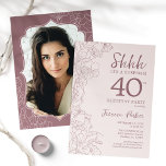 Convites Aniversário de 40 anos de Surpresa de Foto Rosa Du<br><div class="desc">Cor-de-rosa poeirento e aniversário de 40 anos surpresa mauve com sua foto na parte traseira do cartão. O Trendy Boho, porém moderno design feminino, apresenta sotaques botânicos e fontes de script de tipografia. Simples cartão de convite floral perfeito para uma festa surpresa na moda. Pode ser personalizado para qualquer idade....</div>
