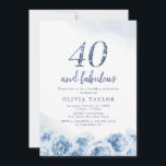 Convites Aniversário de 40 anos floral azul de script brilh<br><div class="desc">Escrita moderna azul esmaecida "40 e fabulosa",  design floral de cor azul-d-água,  elegante e na moda,  convites de festas aniversário de 40 anos excelente.</div>