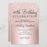 Convites aniversário de 40 anos metálico Rosa dourado<br><div class="desc">Um design metálico rosa de glitter glitter glitter e luxuoso com elegante convite para a tipografia da caligrafia.</div>