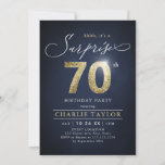 Convites Aniversário de 70 de surpresa para adultos, azuis<br><div class="desc">Modern Shhh, é uma convite de aniversário surpresa que apresenta o roteiro na moda e o falso número 70 de brilho dourado e os detalhes de sua festa sobre a cor azul marinho, simples e elegante, convite para adultos de surpresa excelente para homens e mulheres. a cor preta de fundo...</div>