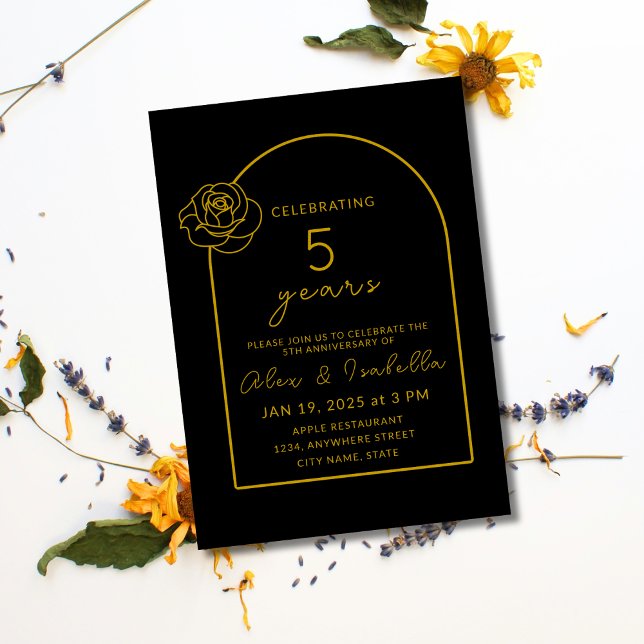 Convites Aniversário de Casamento de 5 Dourado e Negro Mode (Modern, elegant, minimalist black and gold custom 5th year wood wedding anniversary invitation.png)