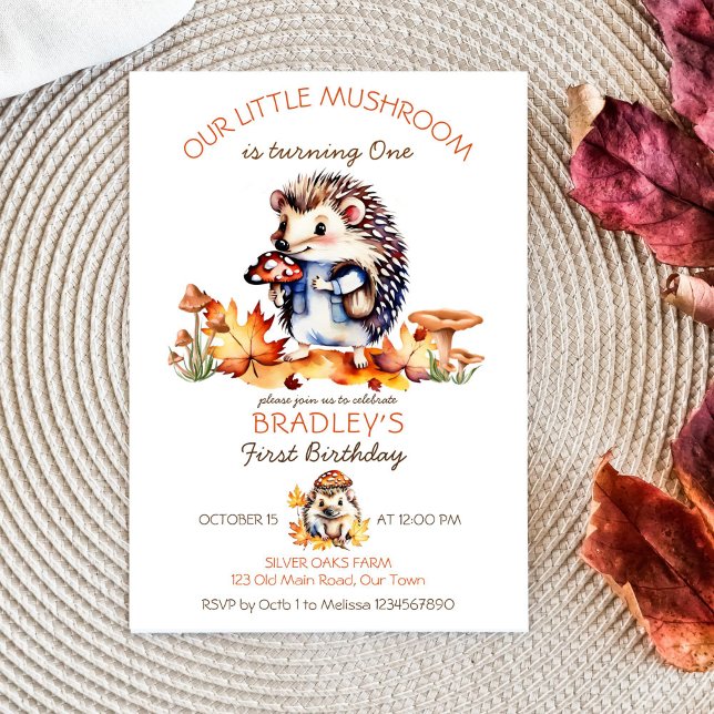 Convites Aniversário de cogumelos de ourivesaria fofinho (Little mushroom birthday party template invitation instant download cute hedgehog with mushroom fall)