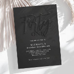Convites Aniversário do 4º Adulto com Script Preto na moda<br><div class="desc">Design apresenta um fundo de gradiente escuro com uma palavra "quarenta" que se destaca corajosamente em letras escuras brilhantes. Mas há algo mais: as letras criam um efeito legal de sombra, fazer que pareçam estar saindo da página. Não é qualquer número; é um grande negócio. Este convite está dizendo, "Prepare-se...</div>