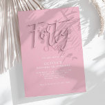 Convites Aniversário do 4º Adulto com Script Rosa na moda<br><div class="desc">Design apresenta um fundo de gradiente escuro com uma palavra "quarenta" que se destaca ousadamente em letras cor-de-rosa brilhantes e esbranquiçadas. Mas há algo mais: as letras criam um efeito legal de sombra, fazer que pareçam estar saindo da página. Não é qualquer número; é um grande negócio. Este convite está...</div>