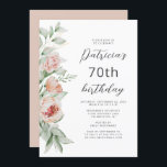 Convites Aniversário do 70 de Pêssego Floral de Aquarela<br><div class="desc">A borda esquerda deste convite de aniversário apresenta um buquê floral de cor d'água de pêssego e flores e verde. O texto personalizável combina fontes de script e sans serif em cinzas de carvão em um fundo branco. O verso apresenta uma cor sólida coordenadora. Você pode editar o texto para...</div>