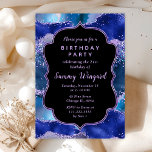 Convites Aniversário do Agate do Oceano Azul-Escuro e Roxo<br><div class="desc">Este elegante e glamouroso convite de aniversário apresenta um fundo mármore azul escuro com sotaques brilhantes azuis falsos. O texto combina o script manuscrito e as fontes sans serif modernas para um aspecto elegante e sofisticado. As sequências e a textura em apuros criam a mistura perfeita de chic e grunge....</div>