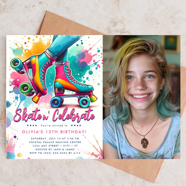 Convites Aniversário do Cilindro Retrorativo Bonito (Roller skate themed birthday invite with a photo of a smiling girl.)
