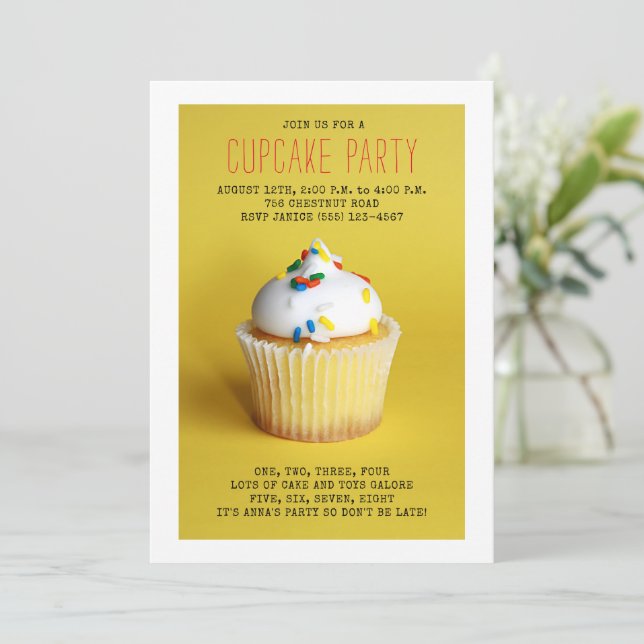 Convites Aniversário do cupcake (Em pé/Frente)