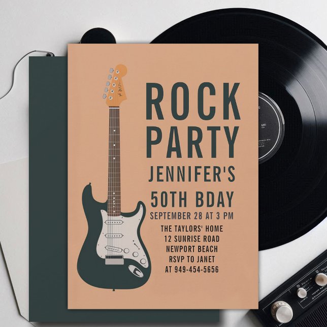Convites Aniversário do Dia da Diversão Moderna do Violão d (music musician rock adult birthday party invitation women modern fun black electric guitar peach)