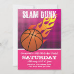 Convites Aniversário do Esporte de Basquete Dunk Pink Kids<br><div class="desc">Crianças personalizadas convidadas para o aniversário de basquetebol com uma bola de basquete no fogo e um fundo de gradiente rosa a meio tom,  todo o texto pode ser personalizado para se adequar ao seu estilo.</div>