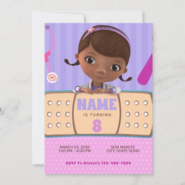 Convites Aniversário Rosa Roxo da Doc McStuffins (Frente)