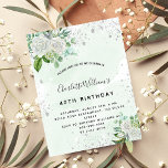 Convites Aniversário verde prateado branco<br><div class="desc">Um convite moderno, na moda e glamouroso para a 40ª festa de aniversário (ou qualquer idade) da mulher. Um fundo verde de cor aquosa, com poeira cinzenta prateada suja e florais brancos e verde. O nome é escrito com um moderno script estilo escrito à mão preta. Personalize e adicione um...</div>