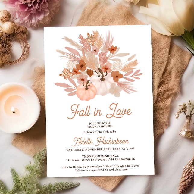 Convites Apaixonado pelo chá de panela floral boho chic (Fall in love beige floral boho chic bridal shower invitation on white)