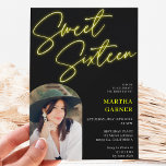 Convites Arca de fotos divertida com script de sinais amare<br><div class="desc">Um brilhante e ousado Sinal de Neon amarelo,  com um convite de aniversário de 16 fotos em preto.</div>