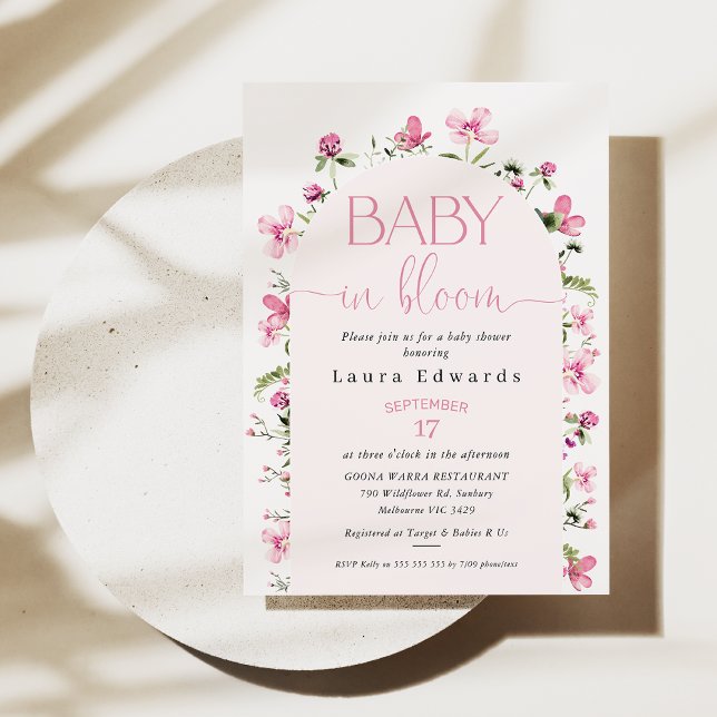 Convites Arca Rosa Chic Flores Selvagens Bebidas Em Sangue (Pink wildflowers baby in bloom baby shower invitation. Modern wildflowers baby shower invitation.)