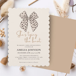 Convites Arco bege Ela está amarrando o Chá de panela