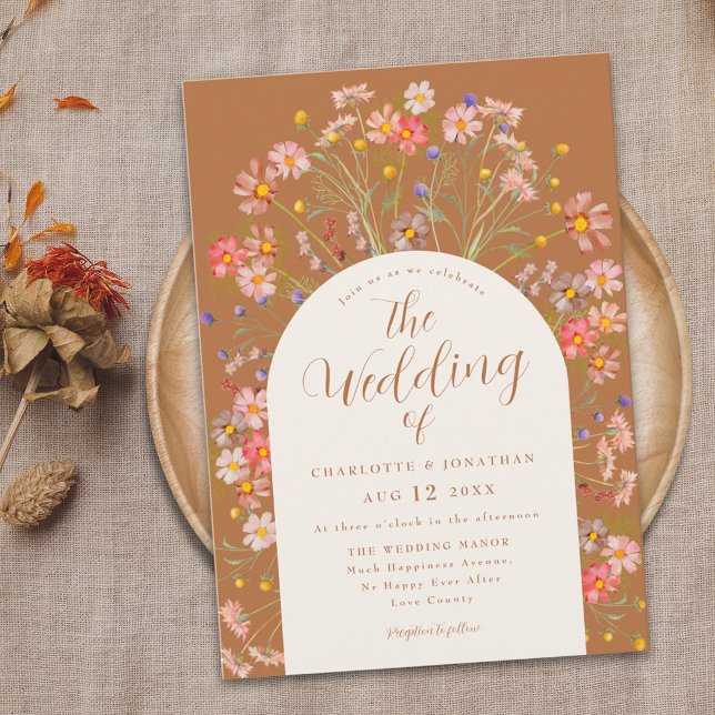 Convites Arco de Terracota de Flores Silvestres de Outono B (Boho fall wildflower terracotta burnt orange wedding invitation with elegant arch and modern script )