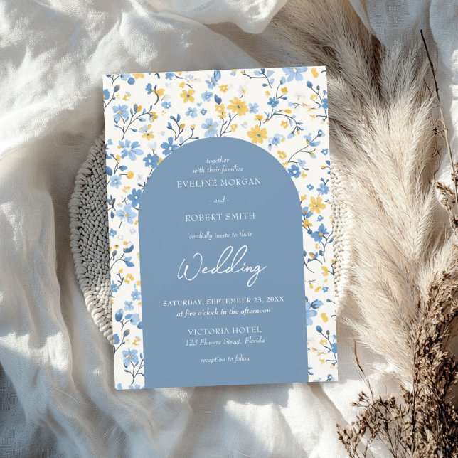 Convites Arco Elegante de flores de algodão azuis e amarela (Elegant Boho blue and yellow cottage flowers arch Invitation)