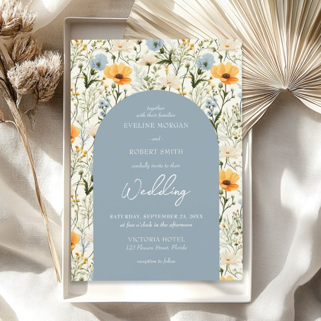 Convites Arco poeirento de flores azuis e amarelas (Boho dusty blue and yellow wild flowers arch invitation)
