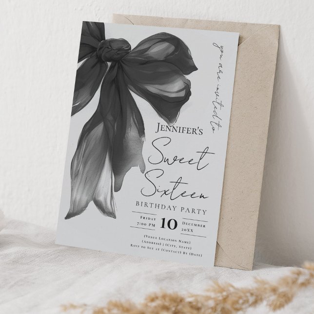 Convites Arco Preto Coquette Script Festa Sweet 16 Cinza  (Black Bow Coquette Script Sweet 16 Party Gray Invitation)