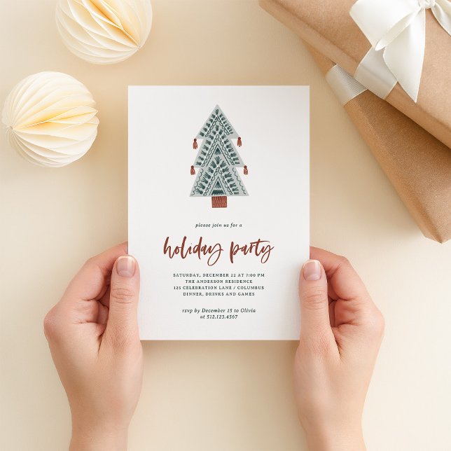 Convites Árvore de Natal Boho | Férias (A fun and trendy holiday party invitation with a boho Christmas tree and casual terracotta script)