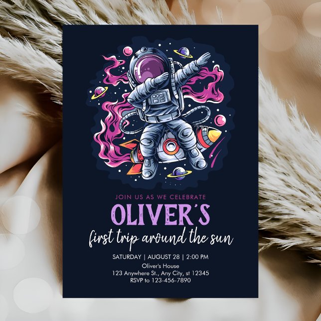 Convites Astronauta em um foguete espacial com estrelas e p (Criador carregado)