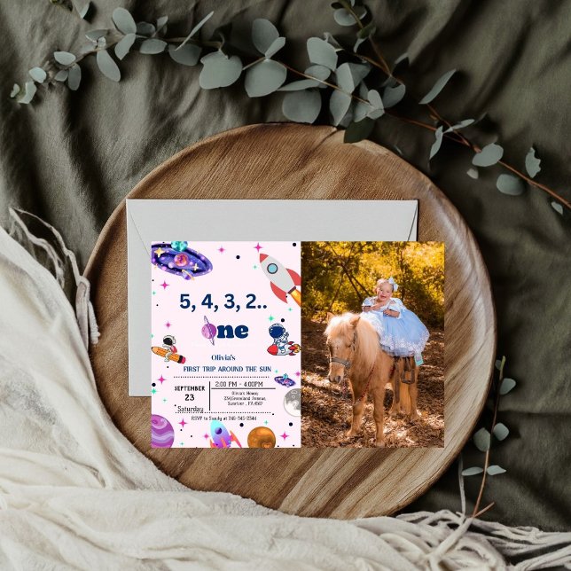 Convites Astronauta Space primeira viagem ao redor do anive (Criador carregado)