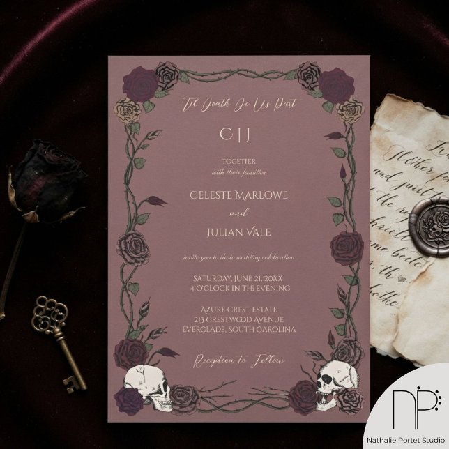 Convites Até a Morte Rosas Góticas Rosa Malva Casamento (Hand-drawn dark roses and black ink vines on a dark mauve background with gothic skull reverse.)