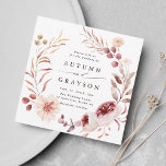 Convites Autumn Romance Floral Wreath WedSquare<br><div class="desc">Este convite para o casamento apresenta uma coroa de dália,  rosa de jardim,  pénia,  e papoila em vermelho burgundy,  marrom,  cor-de-rosa pincelada sobre folhas de outono. Para uma personalização mais avançada deste design,  clique no BOTÃO FERRAMENTA DESIGN AZUL. Itens correspondentes também estão disponíveis.</div>