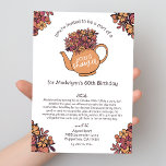 Convites Autumn Teapot 60th Birthday Card Chá por Correio<br><div class="desc">Celebre um aniversário de um marco de uma forma única e sincera com este Chá de Cartão de Aniversário de Teapot de outono por Mail Invitation. Este convite elegante e inspirado para a queda apresenta um bule de chá desenhado à mão adornado com um belo buquê floral em cores quentes...</div>
