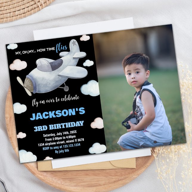 Convites Avião Invoca Aniversário Cinza Negra com Foto (Airplane Birthday Invitations Black Gray w Photo)
