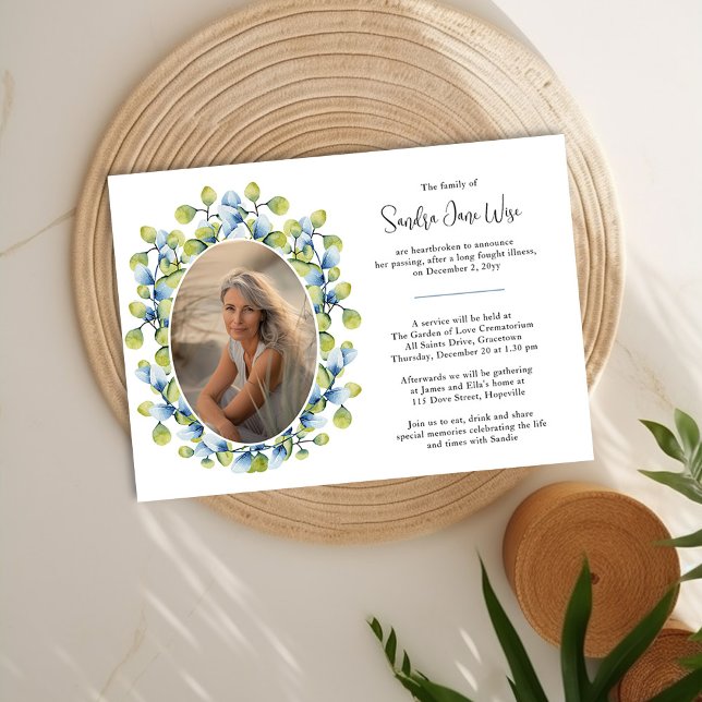 Convites Aviso de Morte por Foto em Verde e Funeral (Death Announcement and Funeral Invitation with photo framed with greenery by Darling & May)