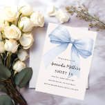 Convites Azul arco bege elegante Sweet 16<br><div class="desc">Um bege macio,  fundo colorido creme,  decorado com um grande arco azul claro. Personalize e adicione um nome e detalhes da parte.</div>